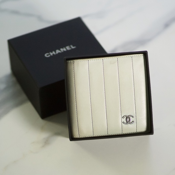 CHANEL Mademoiselle Quilted Bifold Wallet - Picture 10 of 10